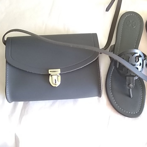 The Cambridge Satchel Company Handbags - Dark Gray Leather Crossbody Bag 🎁